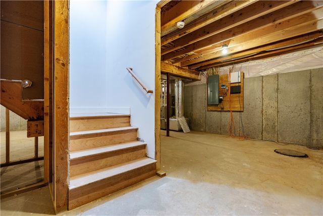 44 Saddlebrook Drive, Warwick, RI 02818