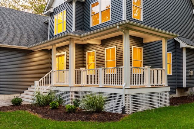 44 Saddlebrook Drive, Warwick, RI 02818