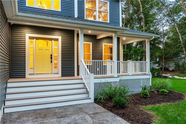 44 Saddlebrook Drive, Warwick, RI 02818