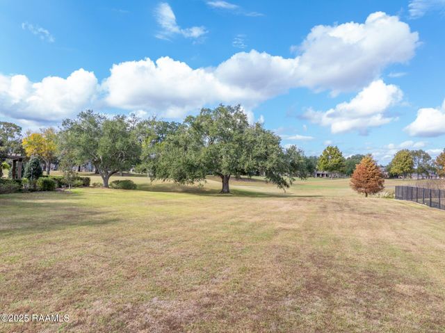 406 Le Triomphe Parkway, Broussard, LA 70518