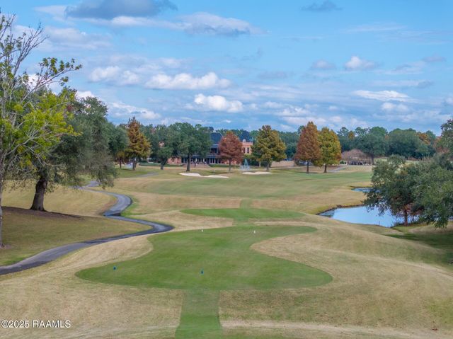 406 Le Triomphe Parkway, Broussard, LA 70518