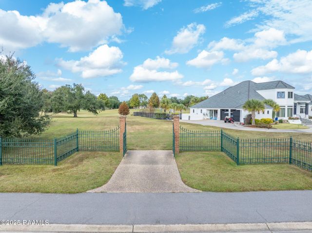 406 Le Triomphe Parkway, Broussard, LA 70518