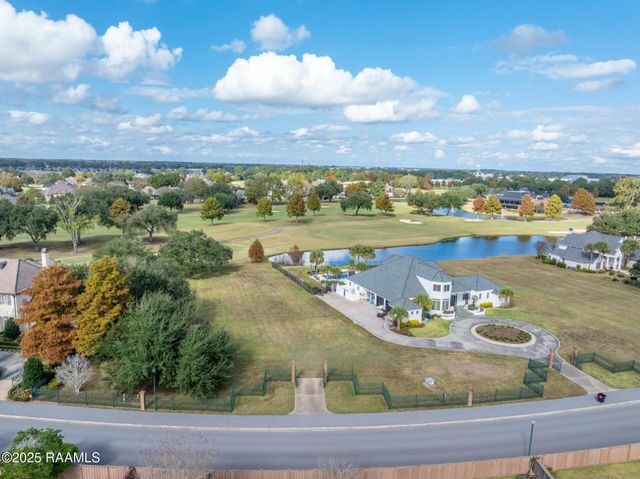 406 Le Triomphe Parkway, Broussard, LA 70518