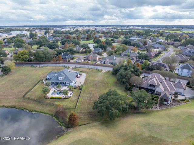 406 Le Triomphe Parkway, Broussard, LA 70518