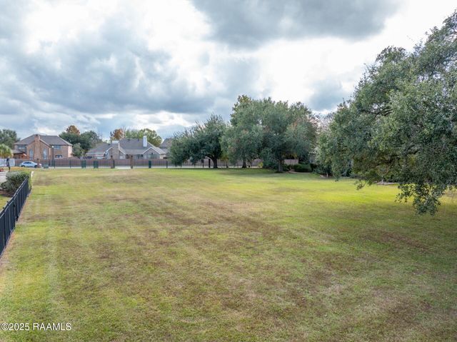 406 Le Triomphe Parkway, Broussard, LA 70518