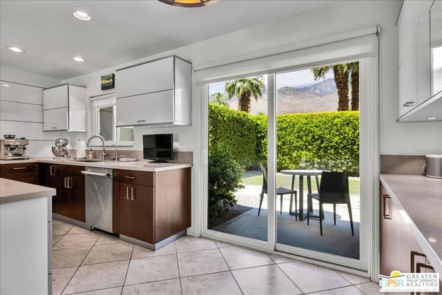 1250 S Paseo De Marcia, Palm Springs, CA 92264