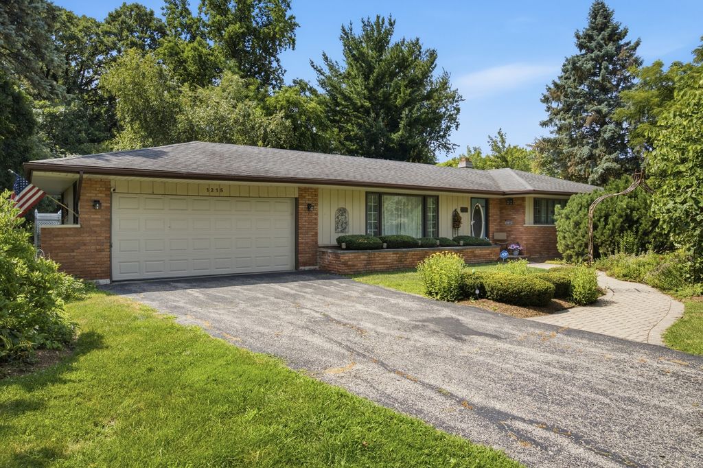 1215 Forest Drive, Elgin, IL 60123