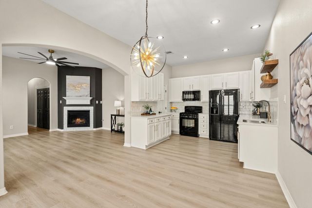 917 Sweet Pine Drive, Katy, TX 77450