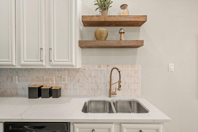 917 Sweet Pine Drive, Katy, TX 77450