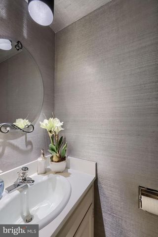 81 S LINDEN ST, Manheim, PA 17545