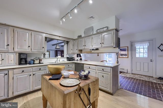 81 S LINDEN ST, Manheim, PA 17545