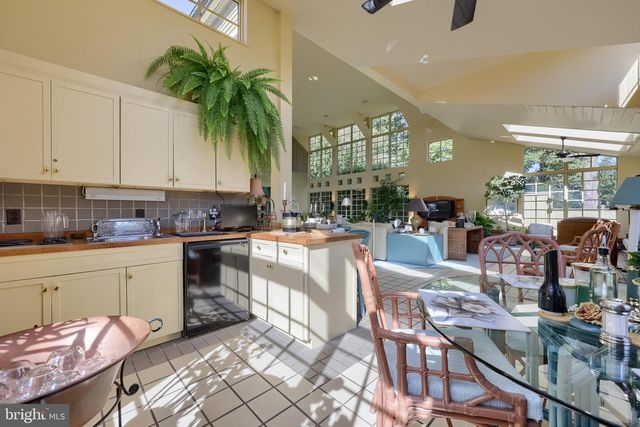 81 S LINDEN ST, Manheim, PA 17545