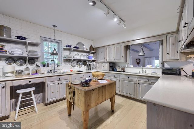 81 S LINDEN ST, Manheim, PA 17545