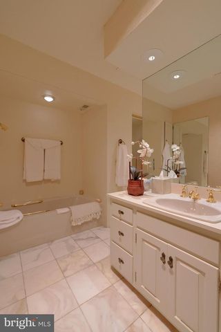 81 S LINDEN ST, Manheim, PA 17545