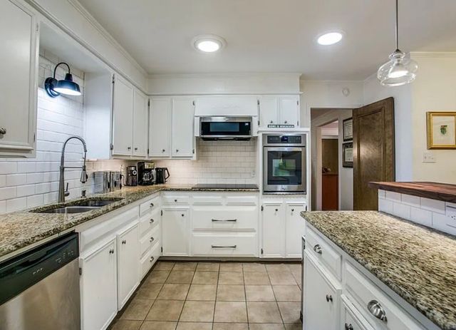 5113 Ledgestone Drive, Fort Worth, TX 76132