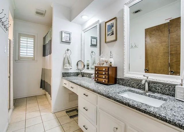 5113 Ledgestone Drive, Fort Worth, TX 76132