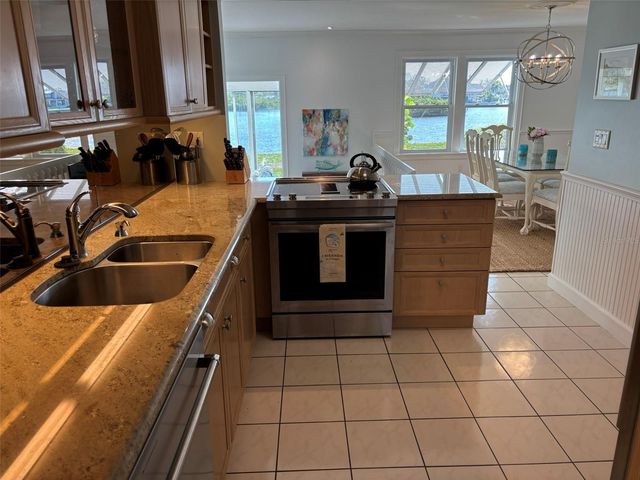 6039 E PEPPERTREE WAY 222, Sarasota, FL 34242