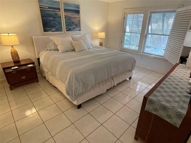 6039 E PEPPERTREE WAY 222, Sarasota, FL 34242