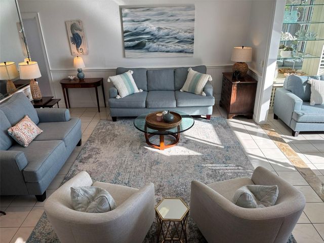 6039 E PEPPERTREE WAY 222, Sarasota, FL 34242