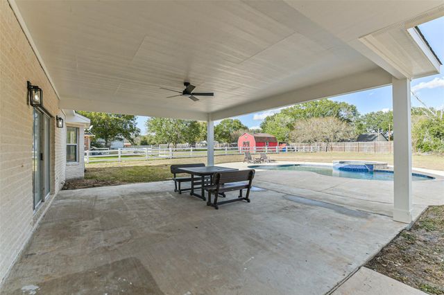 2284 Fm-1094, Sealy, TX 77474