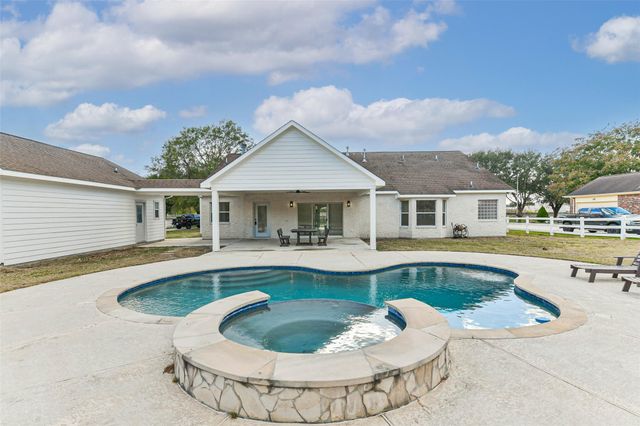 2284 Fm-1094, Sealy, TX 77474