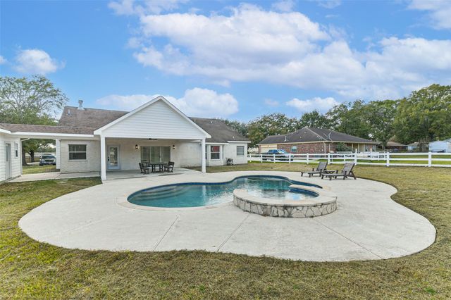 2284 Fm-1094, Sealy, TX 77474