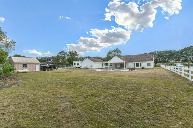 2284 Fm-1094, Sealy, TX 77474