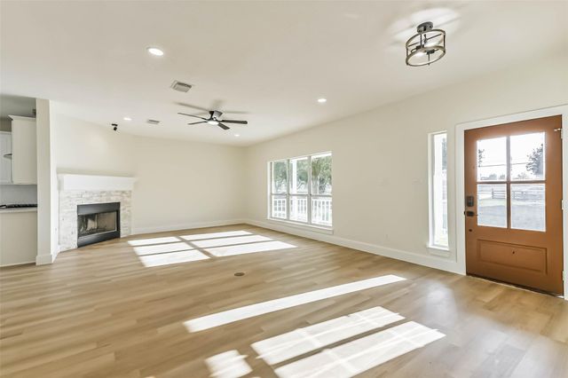 2284 Fm-1094, Sealy, TX 77474