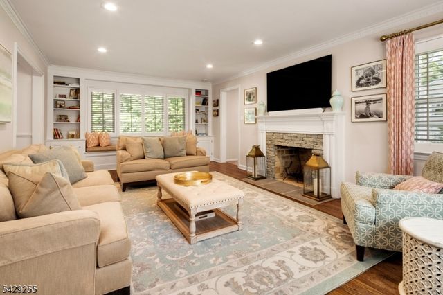 6 Hillside Ave, Madison Boro, NJ 07940