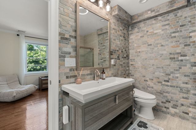 125 Union St, Natick, MA 01760