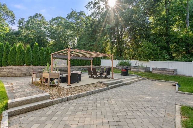 125 Union St, Natick, MA 01760
