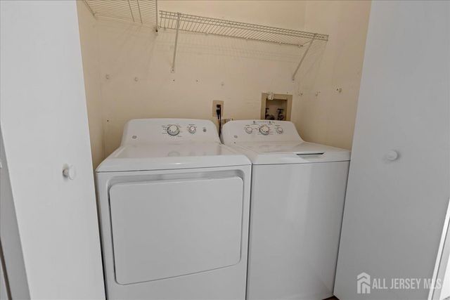 450 Saint Giles Court, Franklin Twsp, NJ 08873