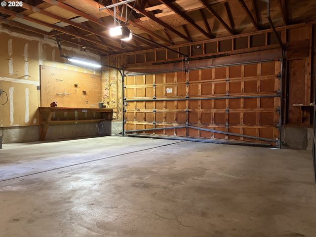 12380 Sw MCKAY Ct, Beaverton, OR 97008