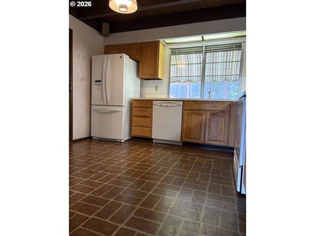 12380 Sw MCKAY Ct, Beaverton, OR 97008