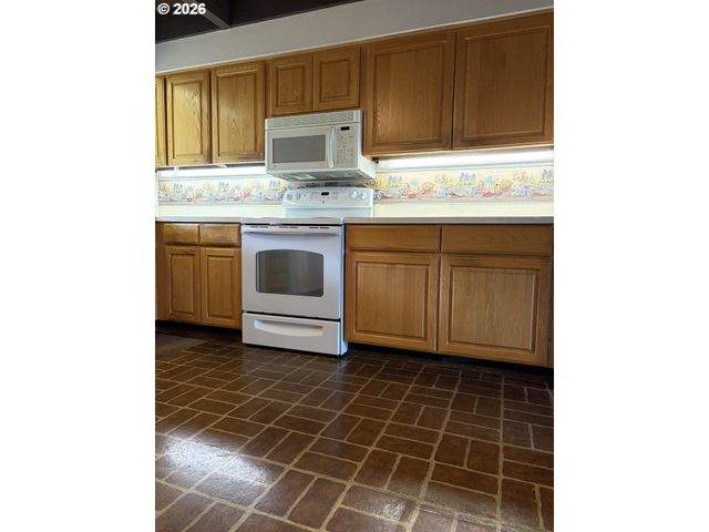 12380 Sw MCKAY Ct, Beaverton, OR 97008