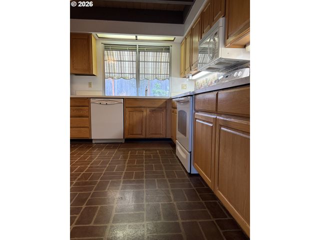 12380 Sw MCKAY Ct, Beaverton, OR 97008