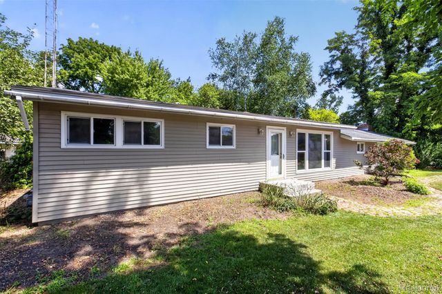 1279 E Burnside Road, Deerfield Township, MI 48461