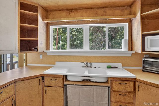 1279 E Burnside Road, Deerfield Township, MI 48461
