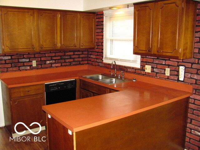 8222 Forsythia Circle, Indianapolis, IN 46219