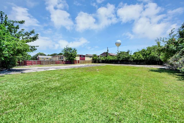 3031 Highway 146, La Porte, TX 77571
