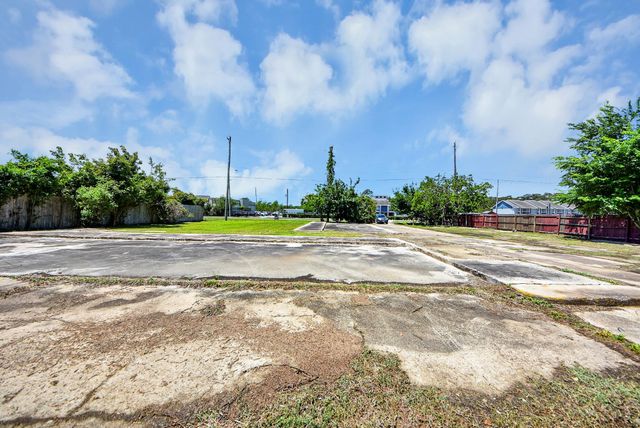 3031 Highway 146, La Porte, TX 77571