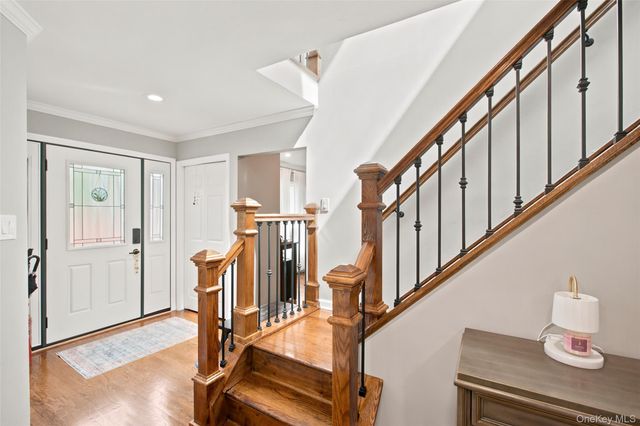 17 Lower Road, Smithtown, NY 11787