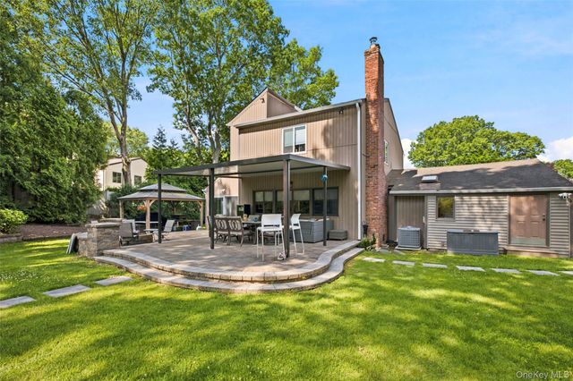 17 Lower Road, Smithtown, NY 11787