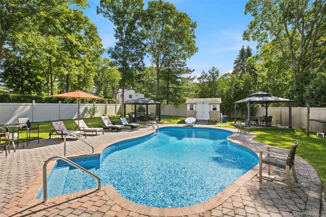 17 Lower Road, Smithtown, NY 11787