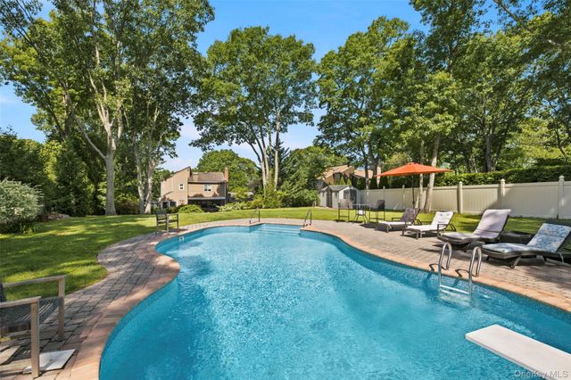 17 Lower Road, Smithtown, NY 11787