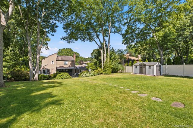 17 Lower Road, Smithtown, NY 11787