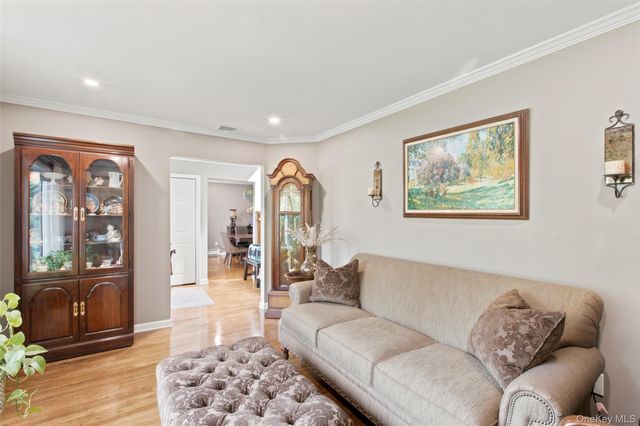 17 Lower Road, Smithtown, NY 11787