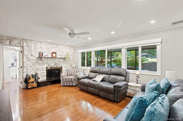 17 Lower Road, Smithtown, NY 11787