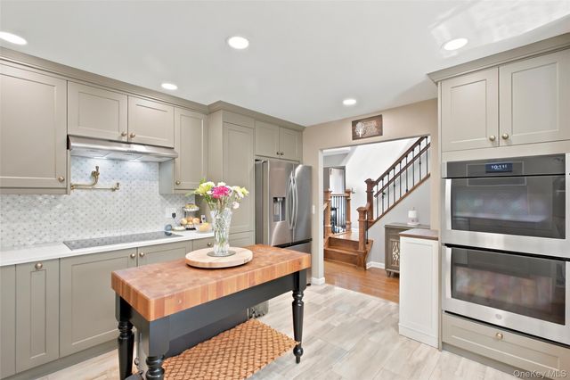 17 Lower Road, Smithtown, NY 11787