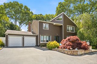 17 Lower Road, Smithtown, NY 11787